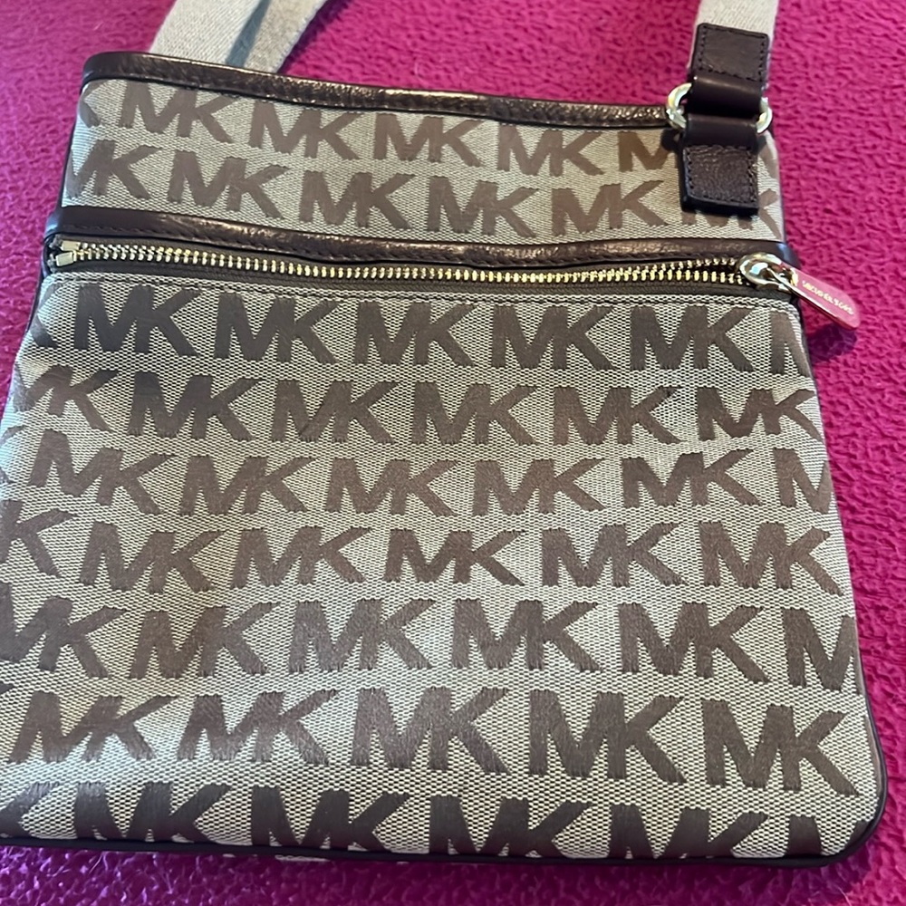 MK Brown 9 1/2 x 7